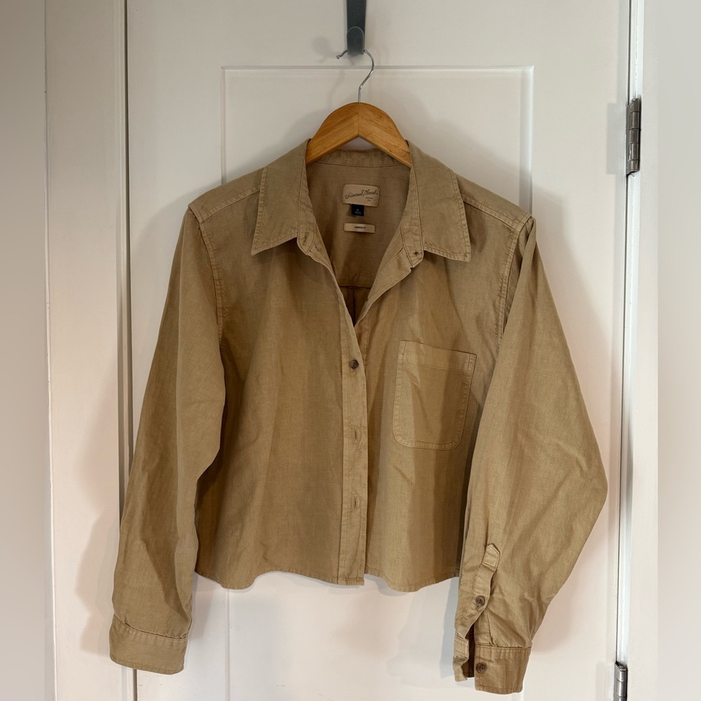 Universal Thread Beige Cropped Fit Shirt